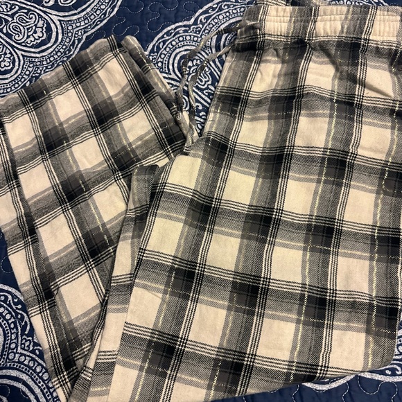 GAP Black and Cream Plaid pajama Pants - Picture 8 of 16